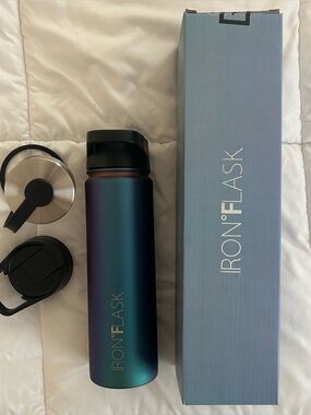 Iron Flask 22oz Aurora Water Bottle 2 Straws 3 Lids Insulated Thermos Open Box